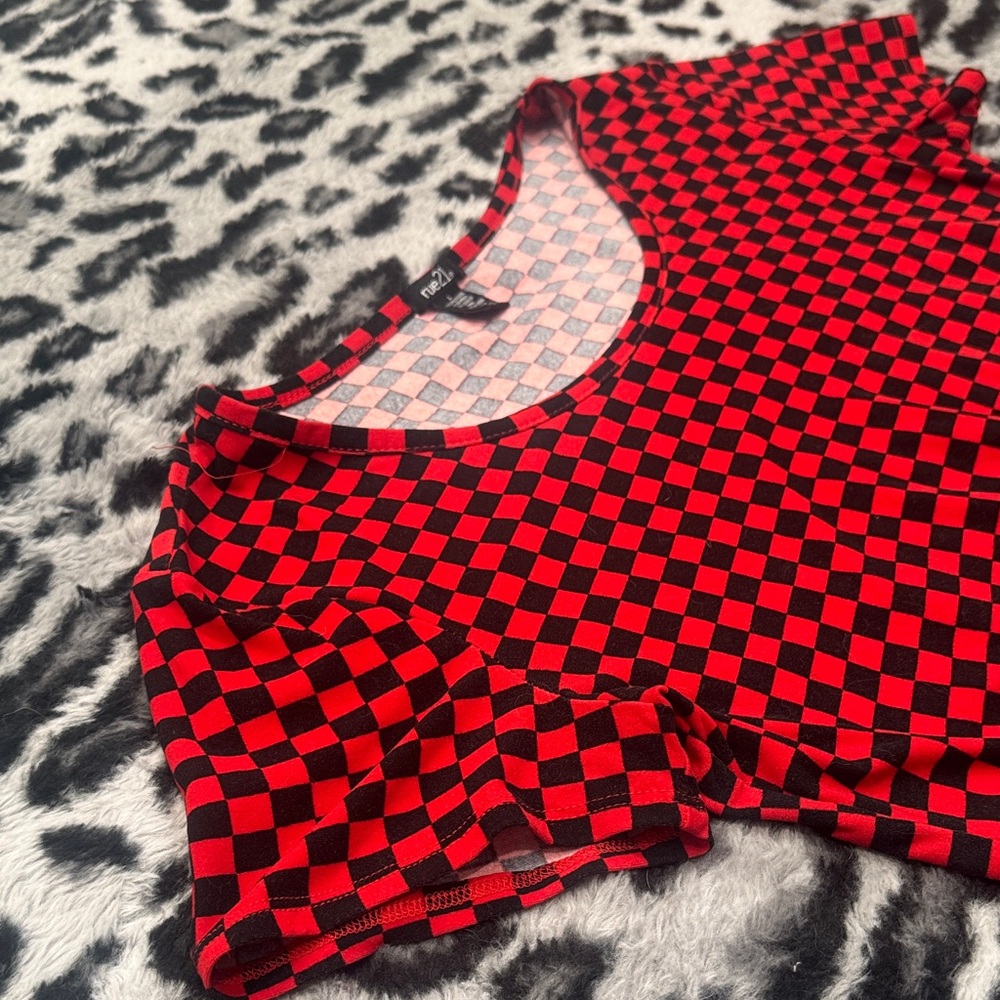 Rue21 Red and Black Checker Tie-Front Crop Top - Picture 3 of 5